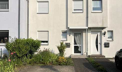 Mid-terrace house with garden, parking space and garage