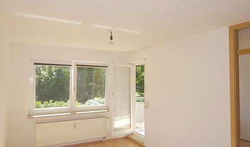 Beautiful, bright 2-room apartment with fitted kitchen, large balcony and parking space in Reutlingen