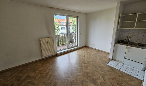 Ideal for working commuters - 1 room apartment in a central location with balcony