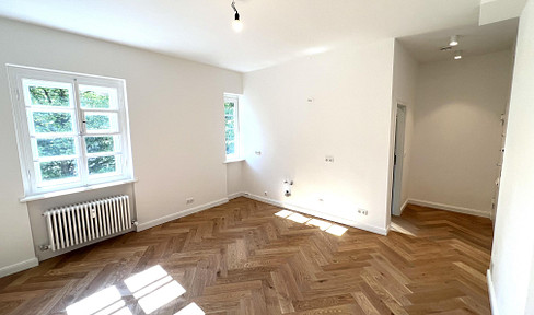 First occupancy after stylish refurbishment, apartment in the historic Dahlem Palais