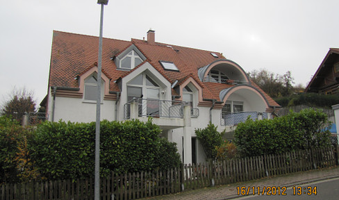 Großzügige  2-Zimmer-ETW mit kleinem Garten und Terrasse und Carport