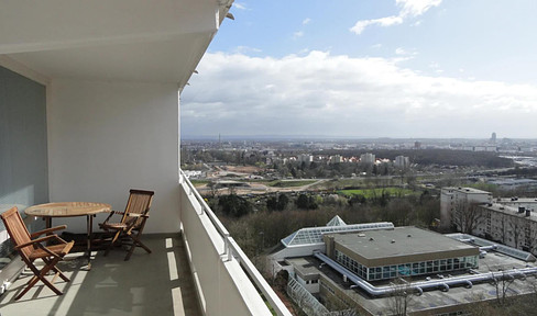 Spacious apartment in Bornheim with generous balcony and skyline view - top infrastructure