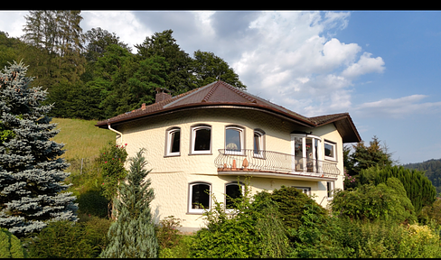 Repräsentative Villa am Waldrand in Traumlage