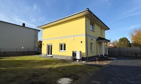 Einfamilienhaus zu vermieten, traumhaftes Neubau, Fussbodenheizung, Terrasse + Garten