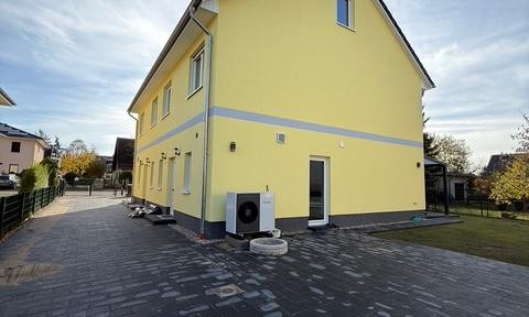 Doppelhaushälfte zu vermieten, traumhaftes Neubau, Fussbodenheizung, Terrasse + Garten