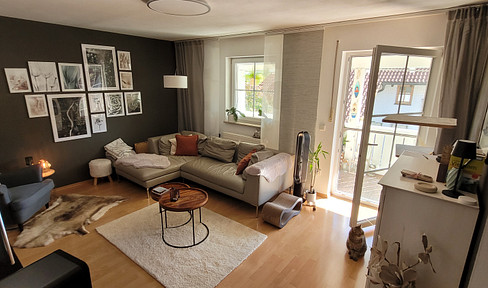 No fees! Well-maintained 3-room apartment with balcony and garage.