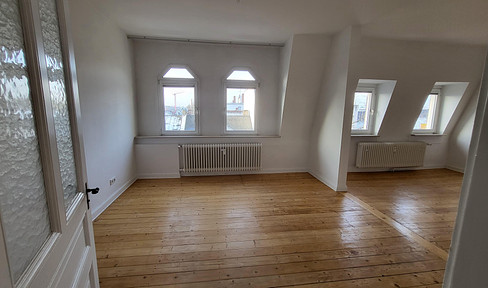 Well-maintained 3-room period-style apartment with communal garden