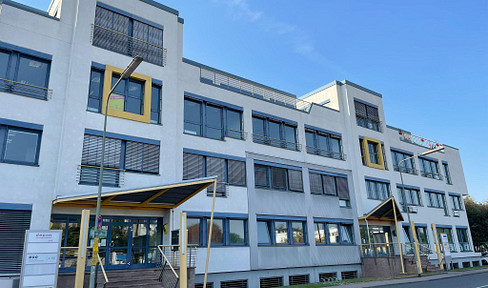 Lichtdurchflutetes Premium-Office mit 2 Fensterfronten – repräsentativ & ruhig