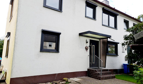 Spacious end terraced house with full basement and carport