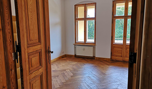 WG-Zimmer in hochwertiger kernsanierter 4-Zimmer-Altbauwohnung