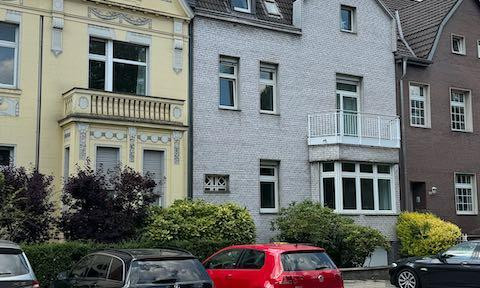 Für Altbauliebhaber!!! Geräumige DG-Wohnung mit Spitzboden- Ausbaumöglichkeit - incl. Ansatzbalkon -