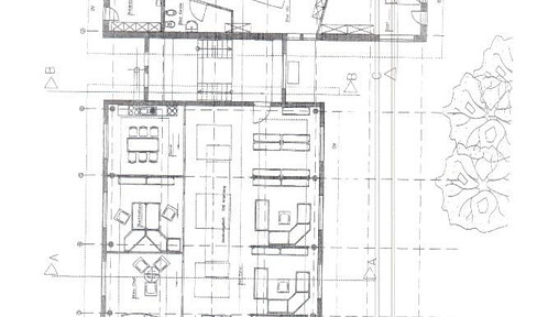 Bürogebäude, Einfamilienhaus und Garage mit vielseitigen Nutzungsmöglichkeiten