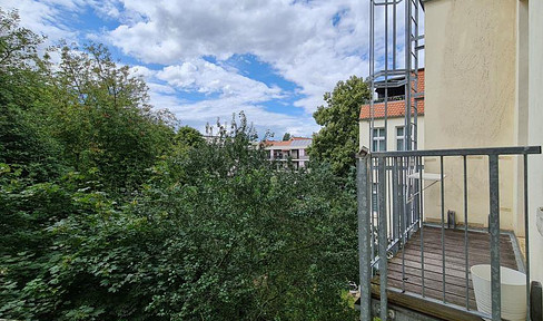 Bright, quiet 2-room apartment with fitted kitchen