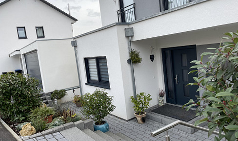 Beautiful, new detached house with double garage and large south-facing terrace with canopy