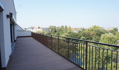 Luxury 4-room penthouse with fantastic roof terrace above Charlottenburg - commission-free!