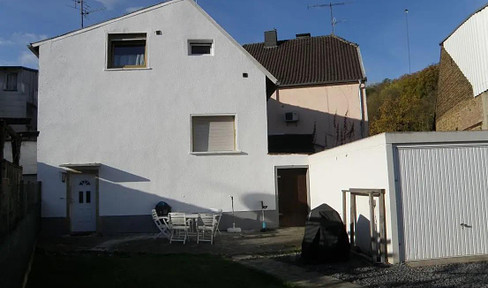 Einfamilienhaus mit Garten und Garage