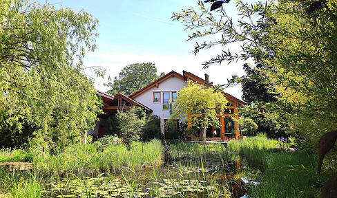 Lichtdurchflutetes EFH mit großem naturnahem Garten in Ortsrandlage!