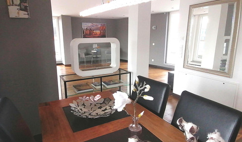 Provisionsfrei! Traumwohnung mit großer Dachterrasse in Mega-Lage!