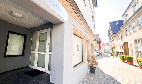 Versatile commercial unit in a top location - your new business center!