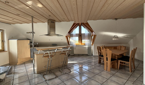 Charming 3-room apartment in the attic with an open-plan kitchen, tiled stove, and carport.