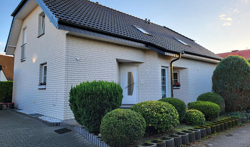 Modern, as-new detached to semi-detached house in GT-Friedrichsdorf