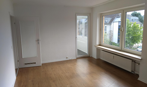 Renovierte 3 Zimmer Wohnung mit Balkon und Wintergarten