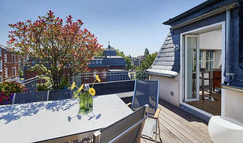 Old building apartment with excellent layout and unique view of Auerbach Castle