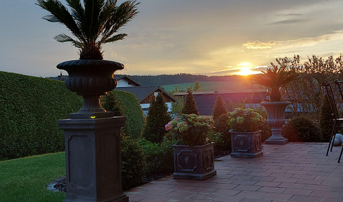 Wunderbares Einfamilienhaus mit Pool und traumhaften Garten