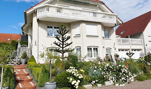 Villa oder familienfreundliches, großzügiges Ein- Zweifamilienhaus mit Doppelgarage