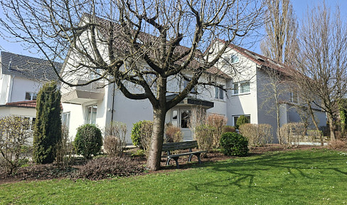 Sehr gepflegtes 4-Familien-Wohnhaus mit großem Gartengrundstück in Top Wohnlage von CR