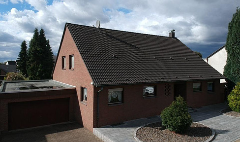 Detached house with garden and double garage