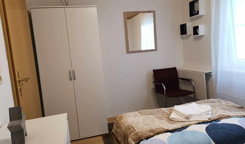 Möbliertes Zimmer in einer 3 Zimmer WG
