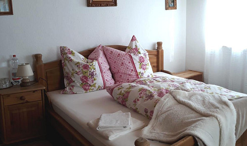 Furnished room in a 3 room shared flat