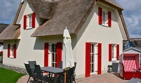 Thatched vacation home in Glowe, commission-free