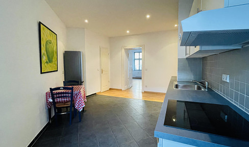 Stylish 2-room apartment with balcony in an old building - perfect for couples, students and families