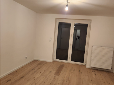 1 room in shared apartment for 3 people, very large with terrace, completely renovated and modern