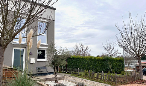 Moderne Doppelhaushälfte (KfW55) mit Dachterrasse, tollem Gartengrundstück und Carport