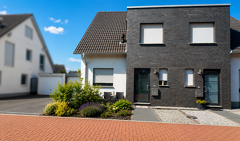 Modern semi-detached house with a garden, terrace, and high-quality features, located in Hamm-Lohauserholz.