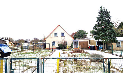 Family oasis in Stahnsdorf on 985m², commission-free, developer-free, in a quiet natural location