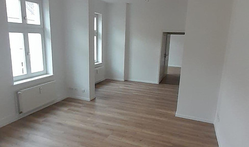 First occupancy after renovation // Beautiful 4/5-room apartment in Zossen Altstadt with guest WC & parking spaces