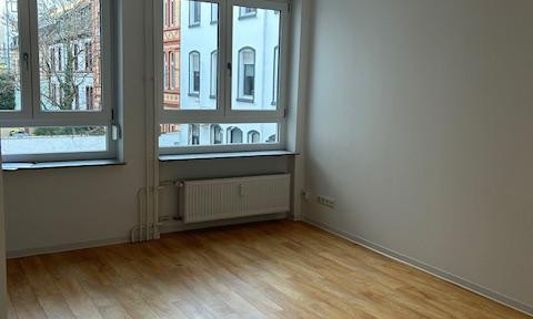 Stylish living in the heart of the city - partially furnished apartment with urban flair