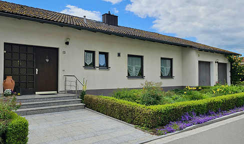 Blick in die Weite, Einfamilienhaus mit großzügiger Einliegerwohnung in Ortsrandlage - ohne Makler
