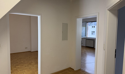 Stilvolle 3-Zimmer-Wohnung mit Echtholzparkett, Einbauküche & XXL-Garage im Herzen von Rheinbach