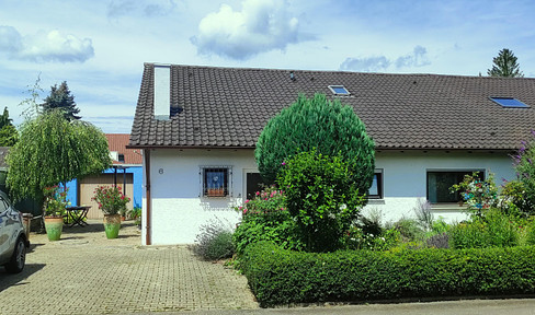 1-2-Familienhaus / Doppelhaushälfte mit großem Garten