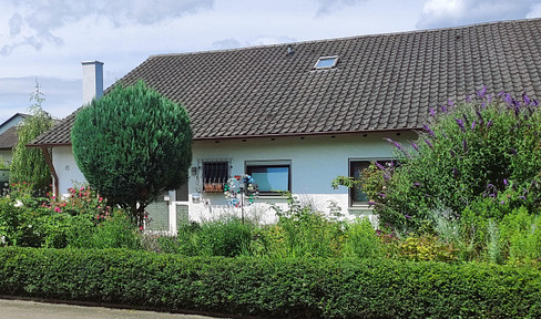 1-2-Familienhaus / Doppelhaushälfte mit großem Garten