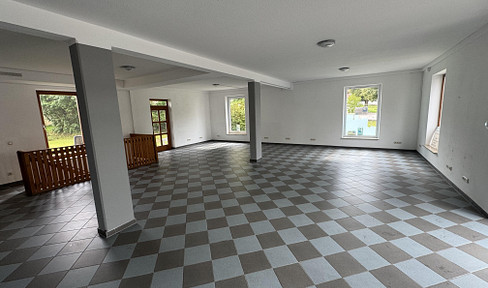 Small commercial units / storage rooms / parking spaces for rent