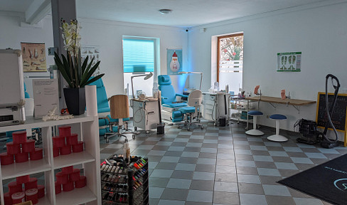 Store with storage space in Fischach for rent/for sale