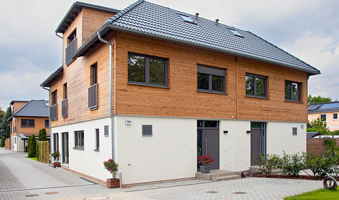 Spacious efficiency house with water access