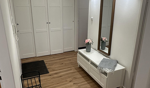 First-time occupancy after modernization: Exclusive, fully furnished shared room with EBK in Schwabing-Nord