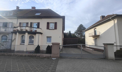 Am Oberen Luisenpark, well-kept semi-detached house